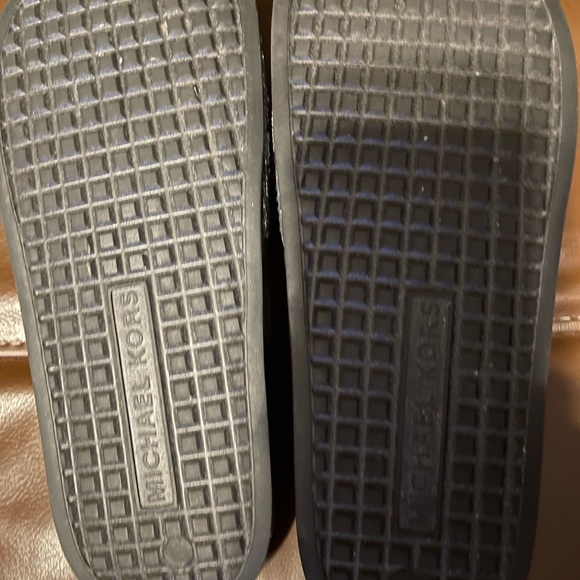 Micheal kors Slides - Picture 7 of 9